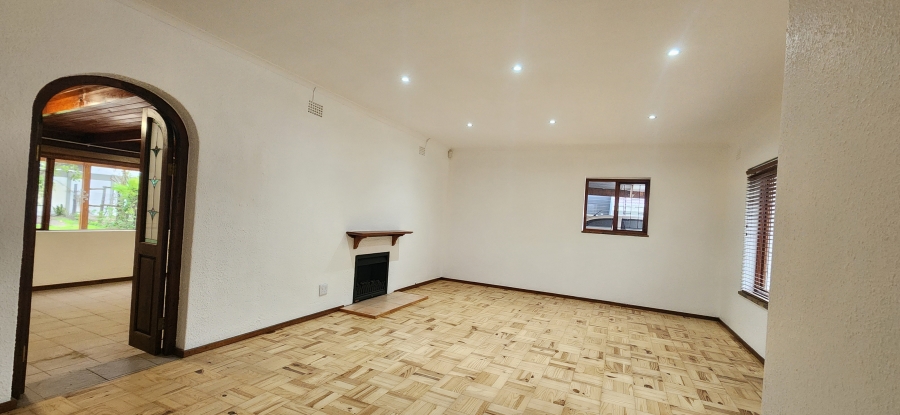 To Let 3 Bedroom Property for Rent in Meadowridge Western Cape